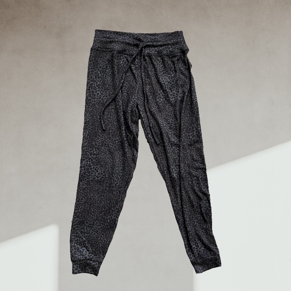 NEW! Beyond Yoga Leopard Print Joggers, size XS
